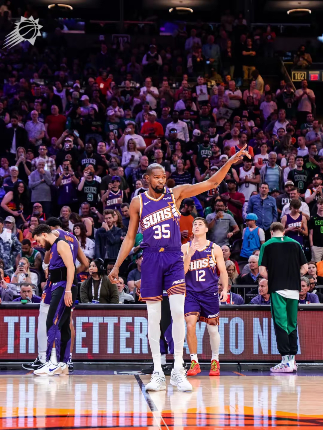 包含赛地聚焦——NBA常规赛冲刺阶段热度飙升，托特纳姆回应争议，话题不断，更衣室氛围转暖的词条